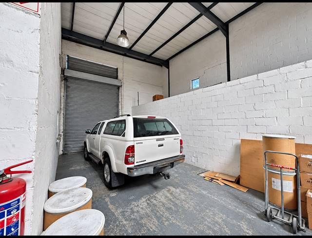 423M² INDUSTRIAL YARD TO LET IN STIKLAND INDUSTRIAL